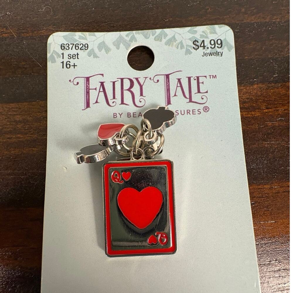 NWT Fairytale by Bead Treasures Queen of Hearts Playing Card Suits Metal Pendant